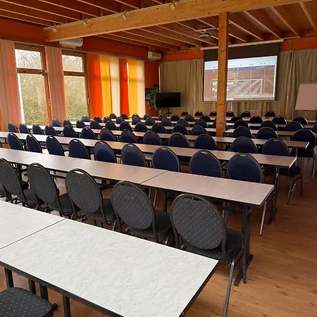 Sportschule - Sportpark-hotel فندق 3*